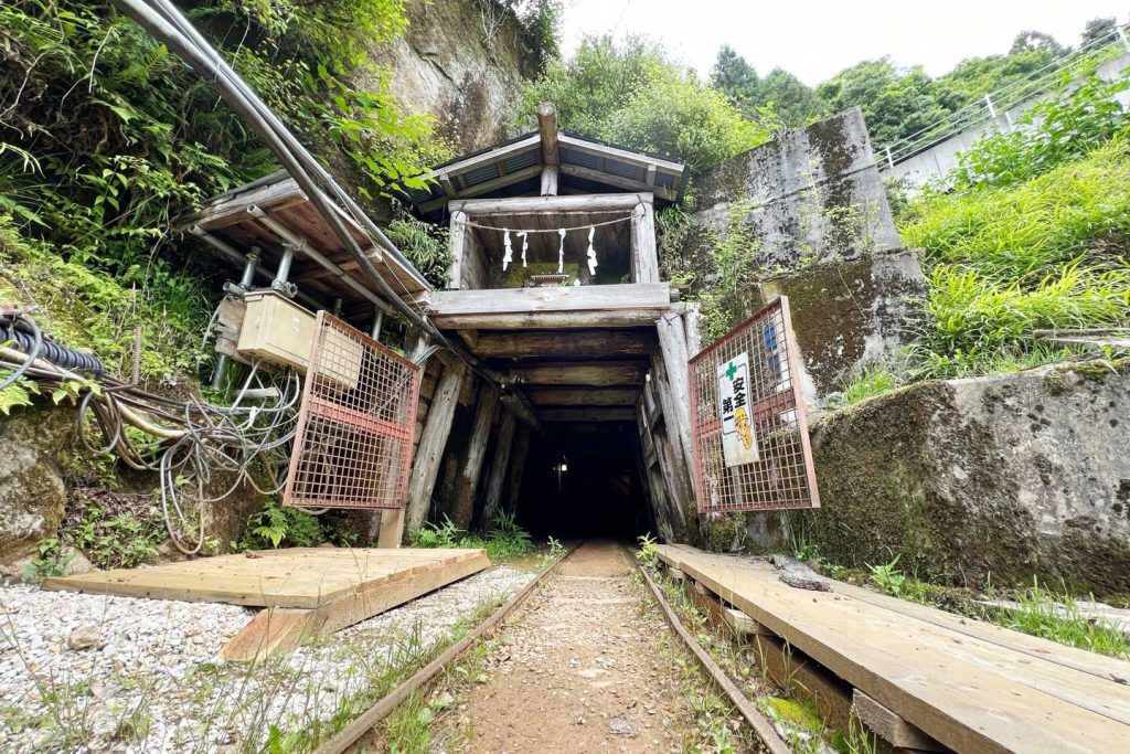 粟代鉱業所　井戸入坑